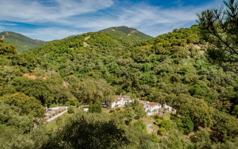 Property managers live in detached house but you remain private